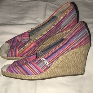 Toms woman’s 6.5 / 6 1/2 Multi Color Wedges